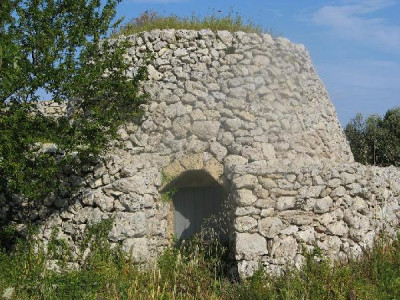Vecchia paiara nei pressi del Santuario della Madonna di Fatima Vecchia paiara nei pressi del Santuario della Madonna di Fatima
